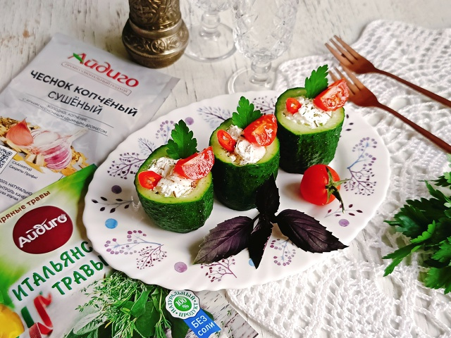 Юрикова_стаканчики из огурцов.jpg