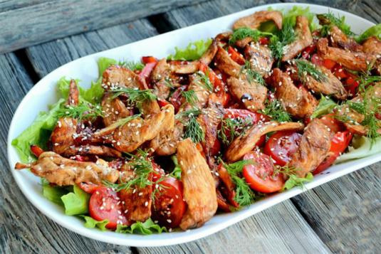 теплый салат с курицей.jpg