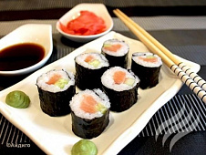 Роллы с лососем и огурцом