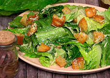 Настоящий салат «Цезарь» по рецепту Кардини