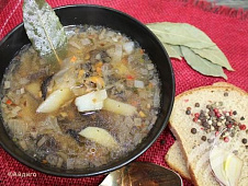 Щи постные с квашеной капустой и сушеными грибами