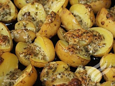 Молодой картофель с прованскими травами