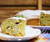 Шарлотка на сметанном тесте