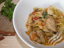 Свинина с капустой и томатами
