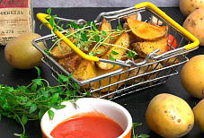 Молодой картофель с семенами фенхеля