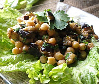 Салат с нутом и баклажанами