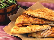 Лепешки жареные с куриным мясом