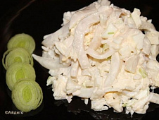 Салат с кальмарами