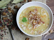 Суп из гороховой крупы с беконом