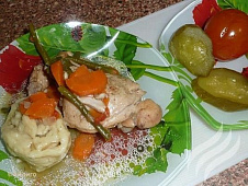 Курочка с рулетиками и овощной подливой