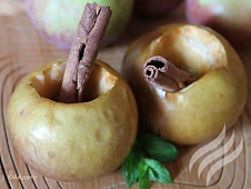 Печеные яблоки с корицей