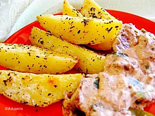 Картофельные дольки с ароматными травами