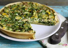 Киш с зеленью и кабачком