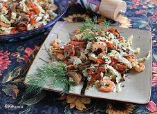 Тёплый салат с креветками