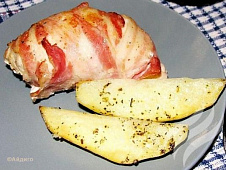 Курица, запеченная в беконе