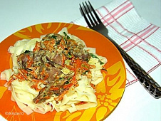 Куриные желудки, тушенные со сметаной