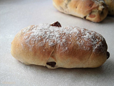 Постные пшенично-ржаные булочки с изюмом