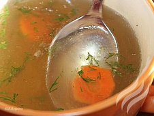 Пряный мясной бульон на косточке
