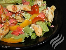 Салат с маринованным имбирем и курицей