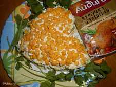 Салат из курицы с ананасами и кукурузой